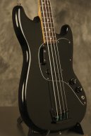 1978 Fender Musicmaster Bass Black w/AERO 4-pole pickup + Black tailpiece